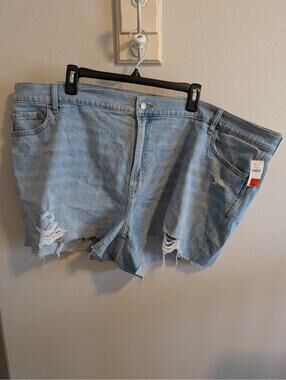 Old Navy Women's Size 26 Distressed Denim Shorts New with Tags Light Wash Summer
